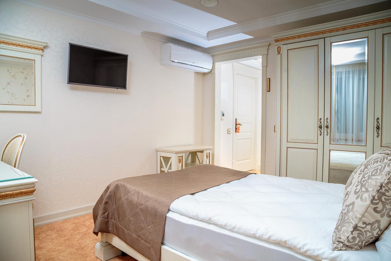 Hotel Polonez Minsk Esterno foto